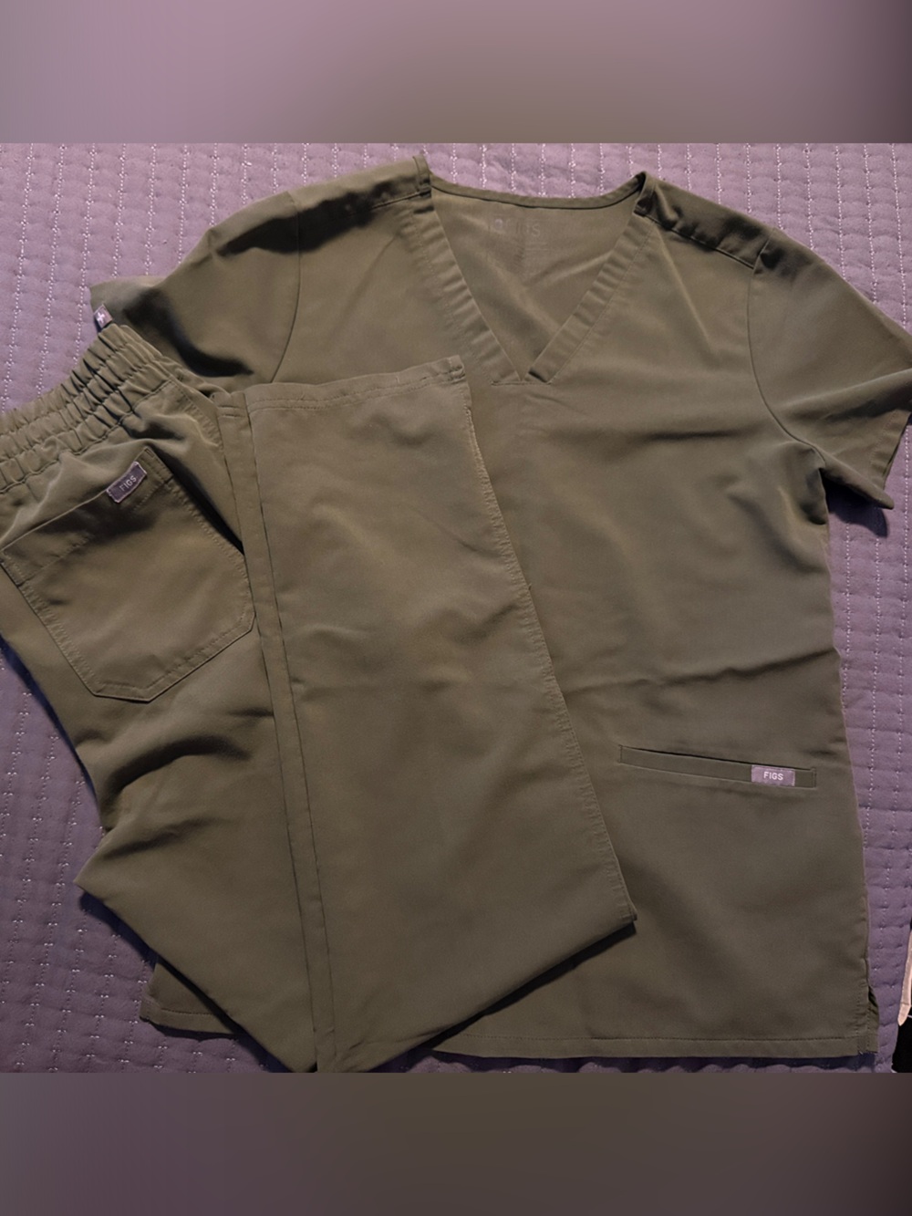 FIGS Olive Green Scrub Set – Small (Top & Bottom)